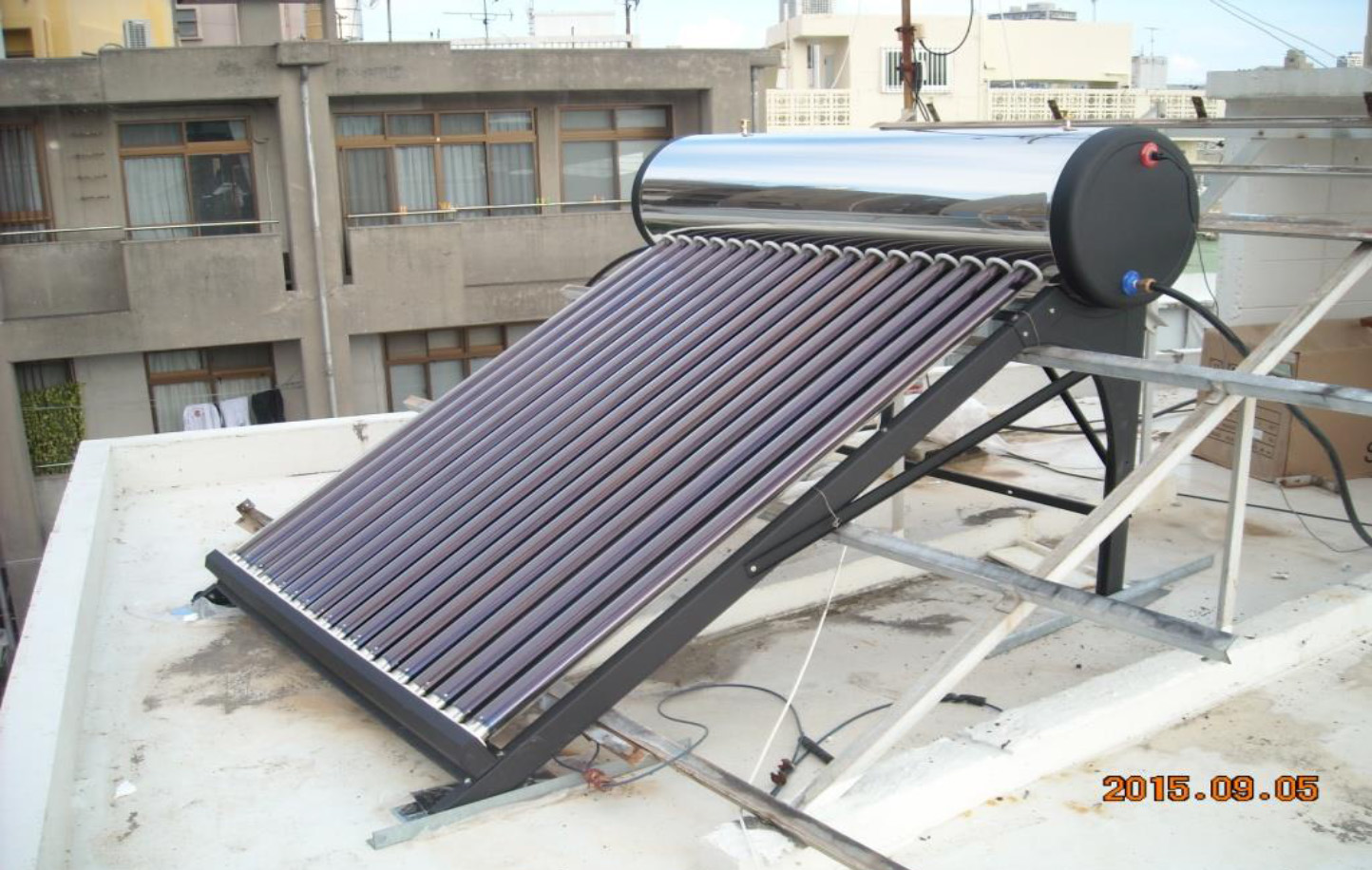 沖縄県那覇市 自然循環式太陽熱温水器サイフォン